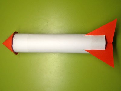 Cohete con tubo de cocina