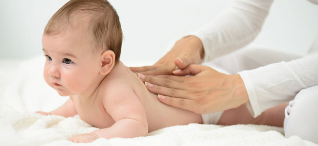 Los beneficios del masaje para el bebé y la madre
