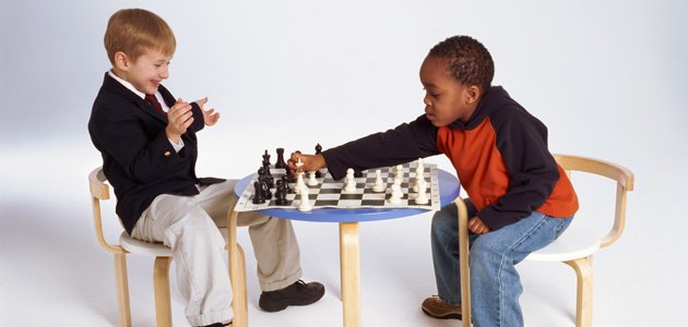 Resultado de imagen para niños jugando ajedrez